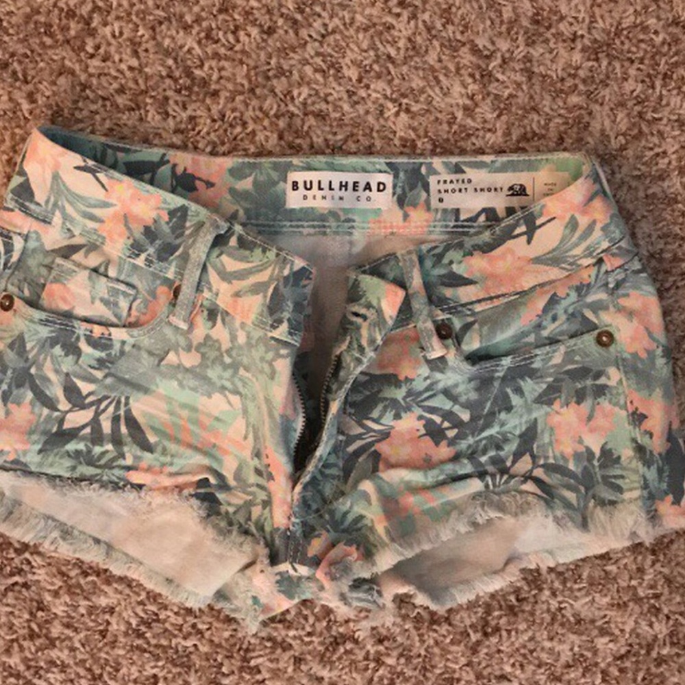 Bullhead floral shorts